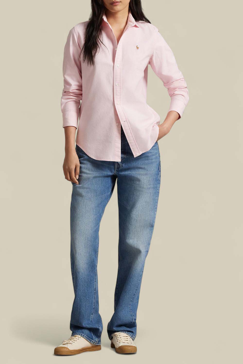 תמונת כל הלוק של חולצה מכופתרת